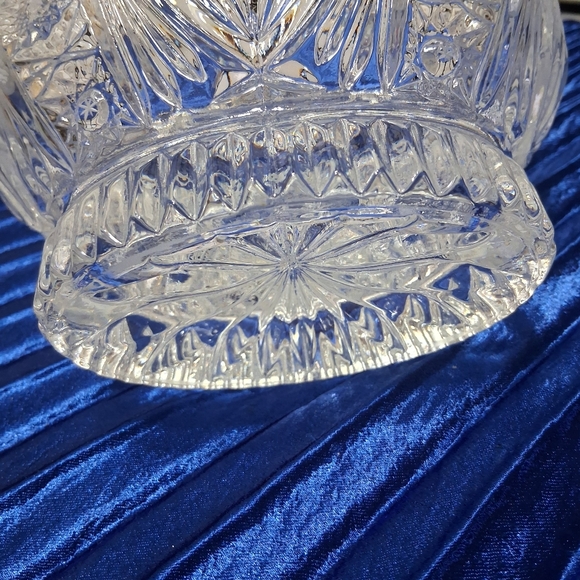 Elegant Crystal Basket with Floral Design - Picture 12 of 16